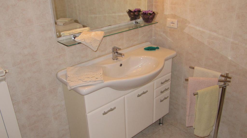 Rose Apartment Luni Dış mekan fotoğraf